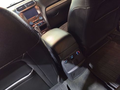 Used 2018 Ford Explorer XLT w/ Equipment Group 202A AWD/4WD image 21