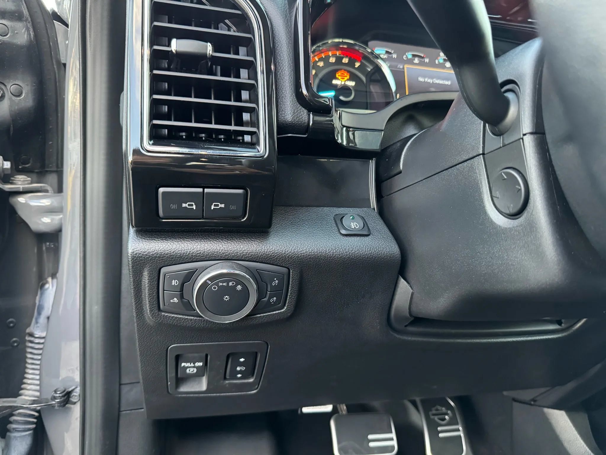 Used 2020 Ford F150 Lariat w/ Equipment Group 502A Luxury AWD/4WD image 43