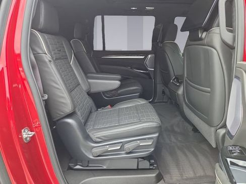Certified 2026 Cadillac Escalade ESV Platinum Sport w/ LPO, ONYX Package AWD/4WD image 18