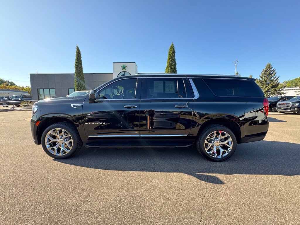 Used 2024 GMC Yukon XL SLT AWD/4WD image 7