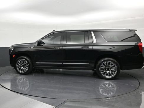 Used 2023 GMC Yukon XL Denali Ultimate AWD/4WD image 2