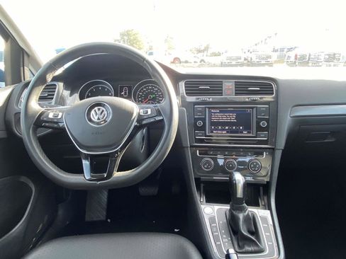 Used 2021 Volkswagen Golf 4-Door image 10