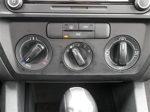 Used 2015 Volkswagen Jetta S image 29