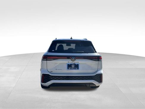 New 2026 Volkswagen Tiguan SE R-Line image 4
