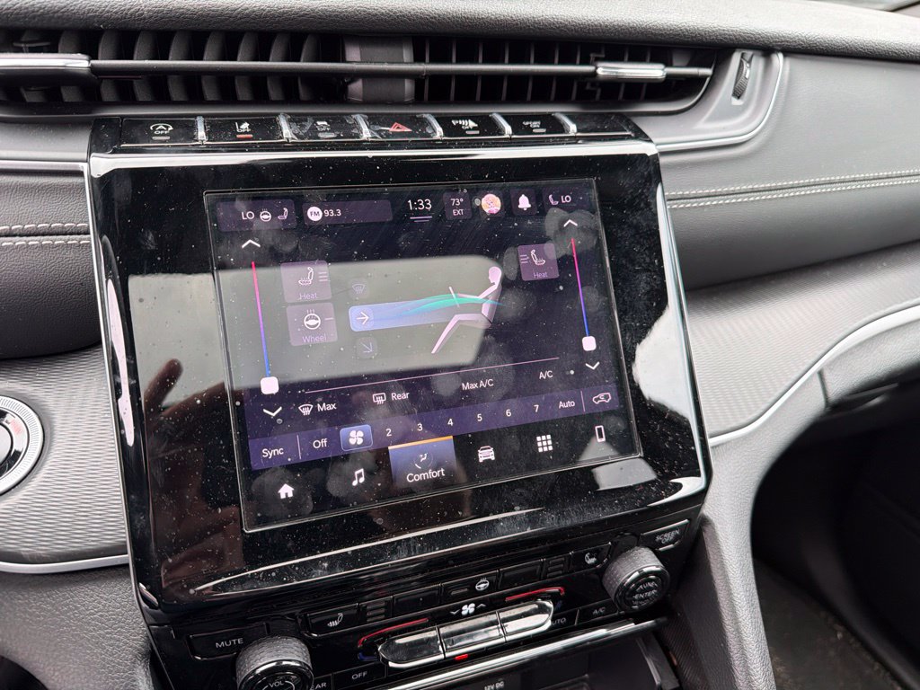 Certified 2025 Jeep Grand Cherokee Laredo X w/ Luxury Tech Group I RWD image 18