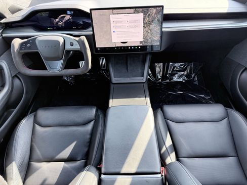Used 2023 Tesla Model S Plaid image 2