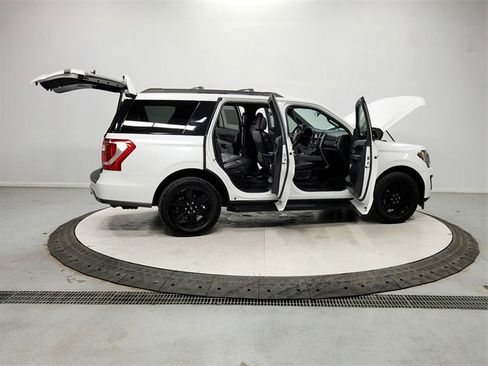 Used 2021 Ford Expedition XLT image 16