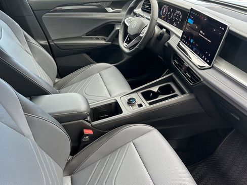 New 2026 Volkswagen Tiguan SE R-Line FWD image 14