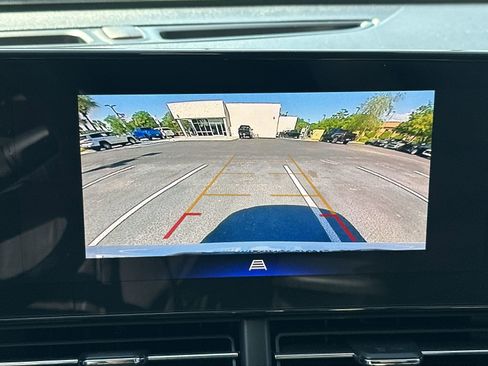 Used 2025 Chevrolet Trax LT w/ LT Convenience Package FWD image 27