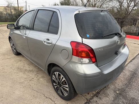 Used 2009 Toyota Yaris 4-Door Hatchback image 5