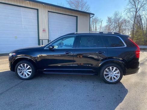 Used 2017 Volvo XC90 T6 Momentum w/ Vision Package image 9