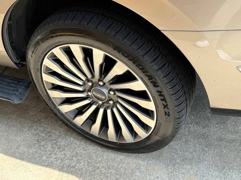 Used 2020 Lincoln Navigator Reserve w/ Equipment Group 201A Reserve RWD image 9