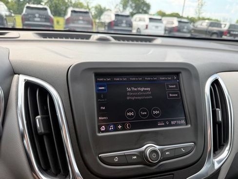 Used 2021 Chevrolet Equinox LT FWD image 16