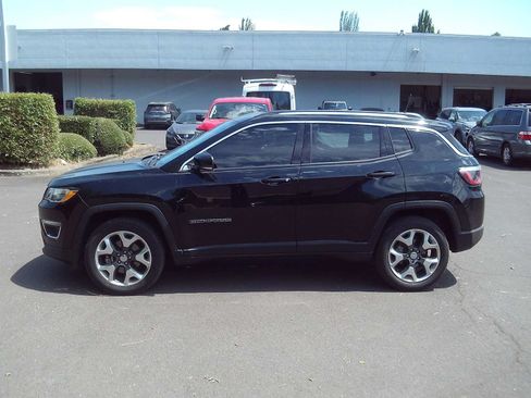Used 2017 Jeep Compass Limited w/ Navigation Group AWD/4WD image 2