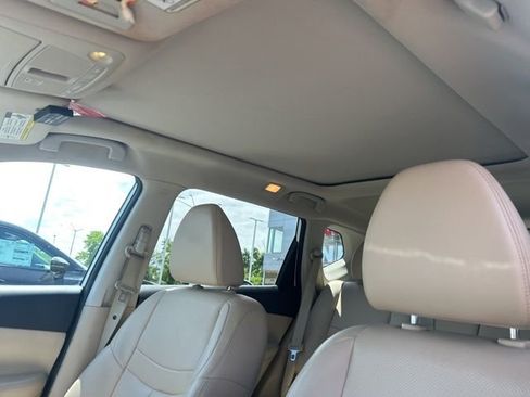Used 2016 Nissan Rogue SL w/ SL Premium Package AWD/4WD image 6