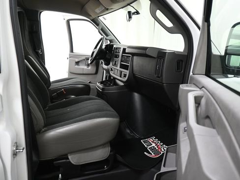 Used 2025 GMC Savana 2500 w/ Driver Convenience Package RWD image 8