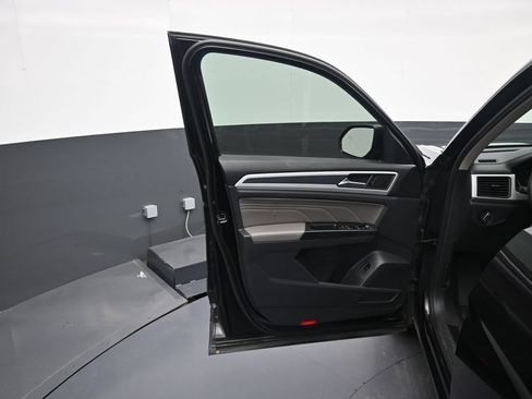 Used 2021 Volkswagen Atlas SE FWD image 12