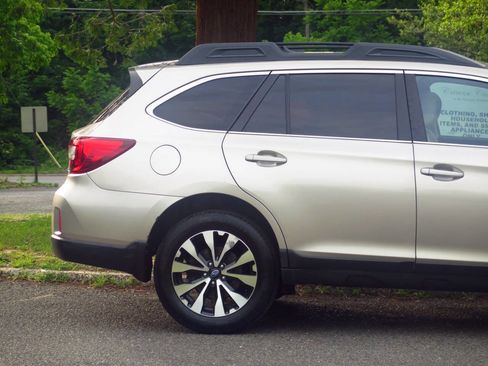 Used 2015 Subaru Outback 2.5i Limited AWD/4WD image 29