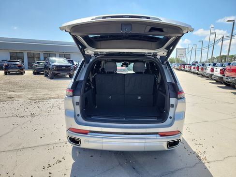 Used 2022 Jeep Grand Cherokee L Summit AWD/4WD image 8