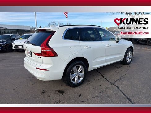 Used 2022 Volvo XC60 B5 Momentum image 5