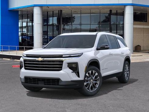 New 2026 Chevrolet Traverse LT w/ Sun and Wheel Package FWD image 6