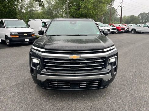 Used 2024 Chevrolet Traverse RS image 3