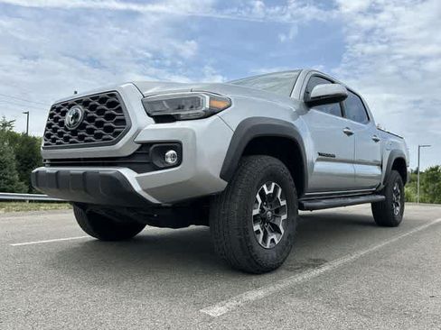 Used 2023 Toyota Tacoma TRD Off-Road AWD/4WD image 18