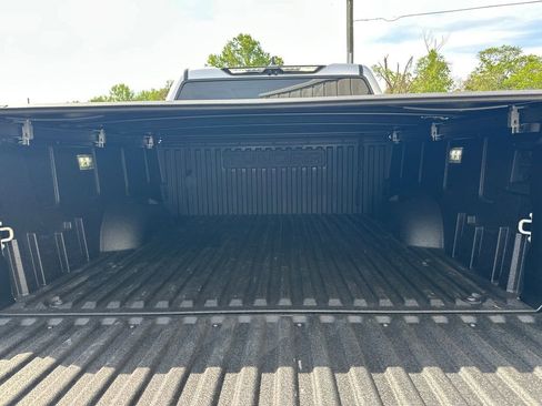 Used 2024 Toyota Tundra Limited AWD/4WD image 19