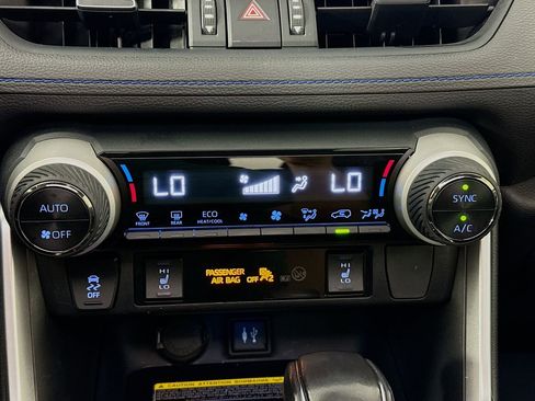 Used 2019 Toyota RAV4 XSE AWD/4WD image 17