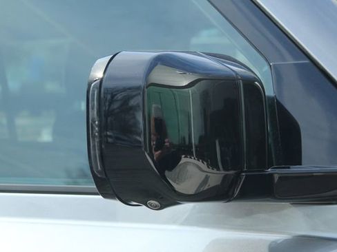 Used 2023 Land Rover Defender 110 image 13