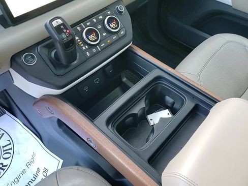 Used 2020 Land Rover Defender 110 SE image 18