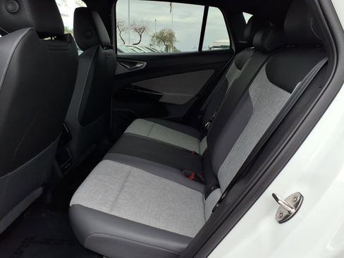 Used 2024 Volkswagen ID.4 Standard image 21