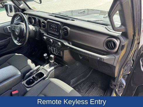 Used 2018 Jeep Wrangler Unlimited Sport S AWD/4WD image 20