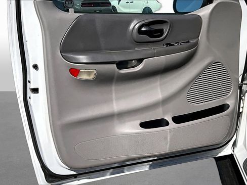 Used 2002 Ford F150 XL RWD image 16
