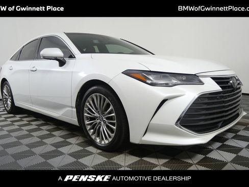 Used 2019 Toyota Avalon Limited image 1