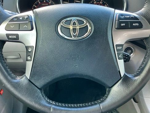Used 2013 Toyota Highlander Limited image 24