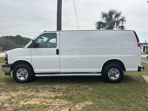 Used 2024 GMC Savana 2500 w/ Driver Convenience Package image 7