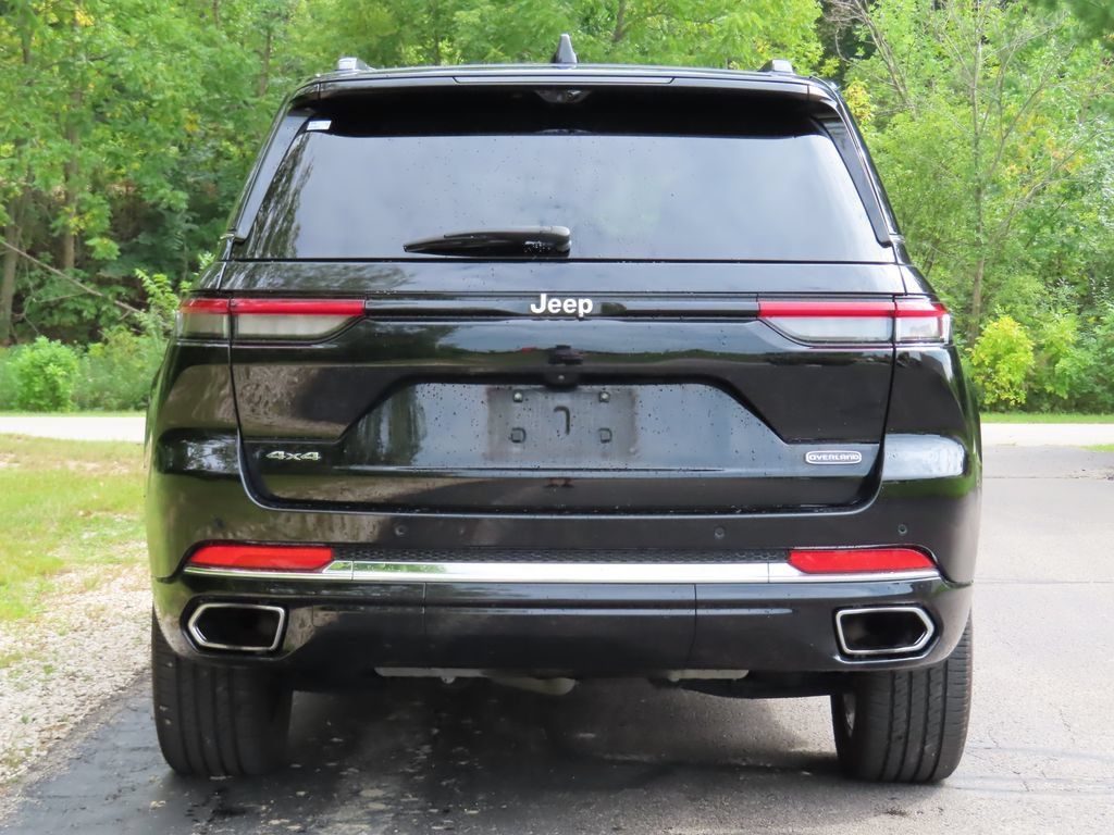 Used 2022 Jeep Grand Cherokee Overland w/ Luxury Tech Group IV AWD/4WD image 5