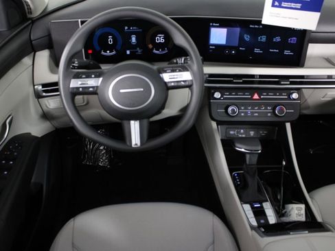 Used 2026 Hyundai Tucson SE image 8