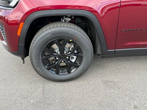 New 2026 Jeep Grand Cherokee Altitude image 22