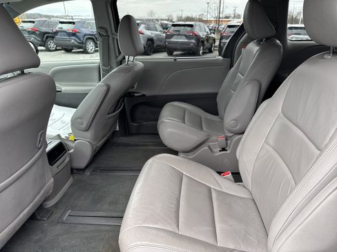 Certified 2017 Toyota Sienna XLE image 27