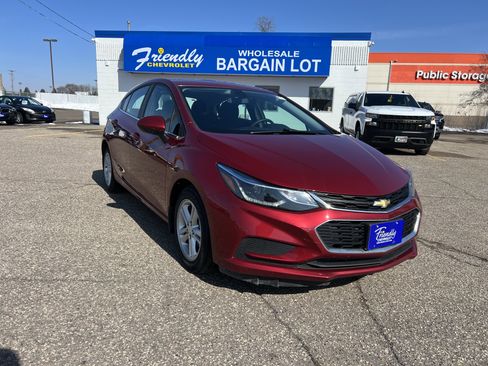 Used 2018 Chevrolet Cruze LT w/ Convenience Package image 3