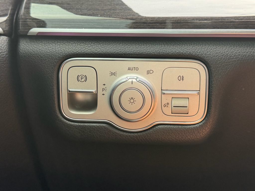Used 2020 Mercedes-Benz GLE 350 w/ Premium Package image 28
