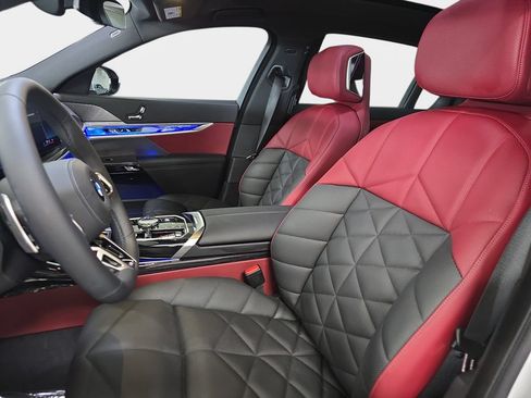 Certified 2025 BMW 740i w/ Premium Package RWD image 14