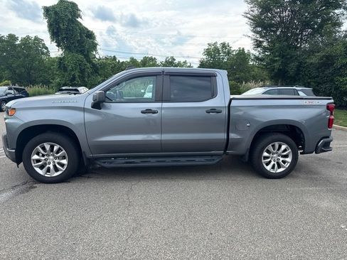 Used 2020 Chevrolet Silverado 1500 Custom w/ Custom Value Package AWD/4WD image 2