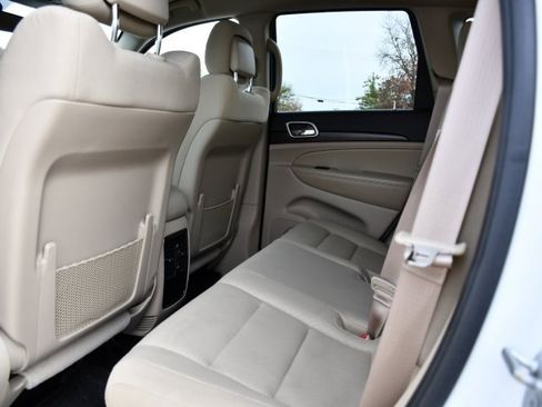 Used 2018 Jeep Grand Cherokee Laredo image 19