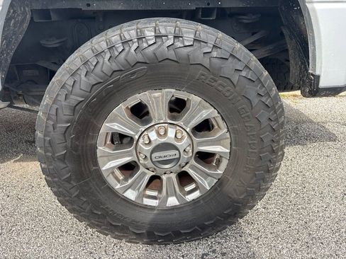 Used 2019 Ford F250 XLT w/ XLT Premium Package AWD/4WD image 24