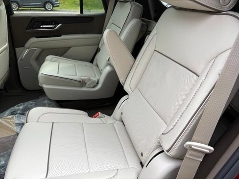 New 2026 GMC Yukon Denali w/ Denali Reserve Package AWD/4WD image 5