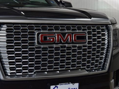 Used 2024 GMC Yukon XL Denali w/ Advanced Technology Package AWD/4WD image 11