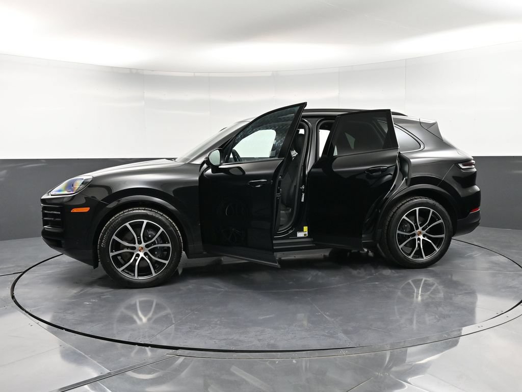 Certified 2026 Porsche Cayenne AWD/4WD image 36